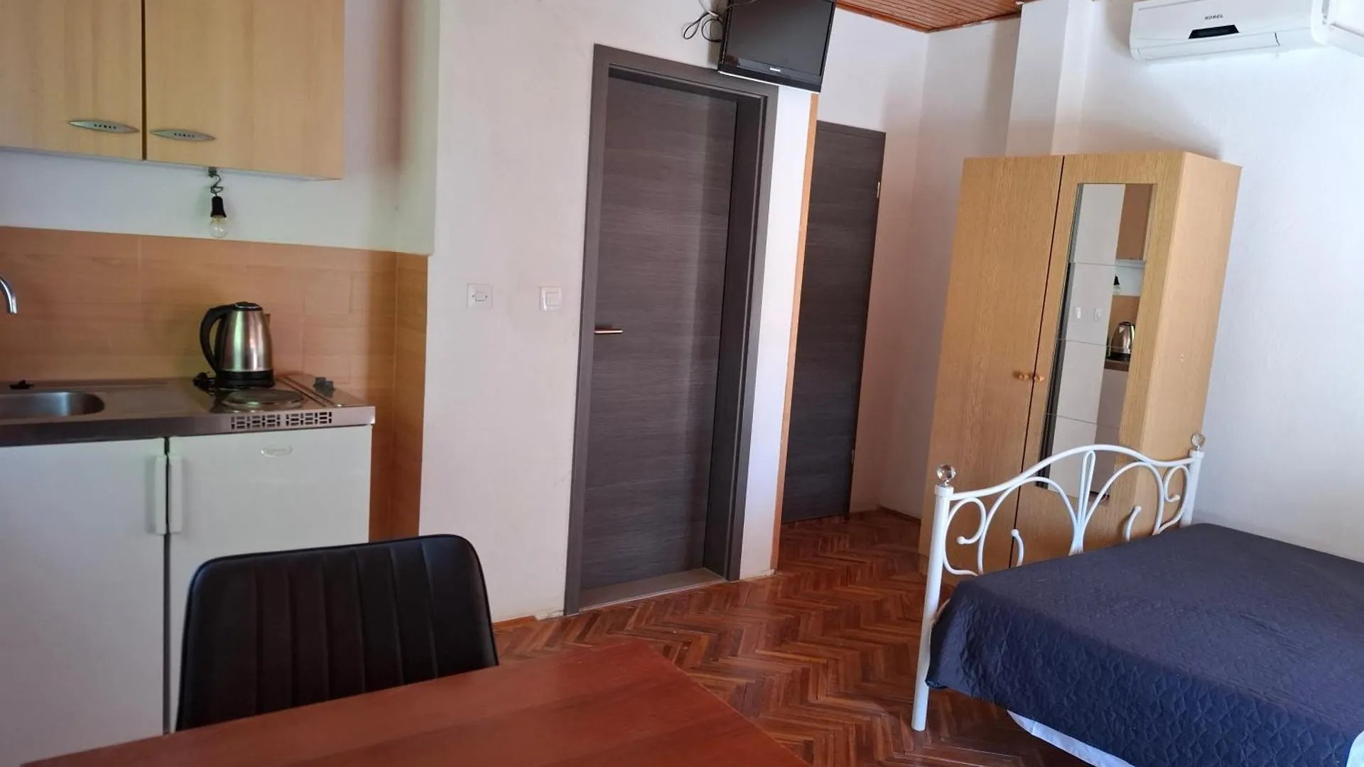 Charming Studio Apartment location